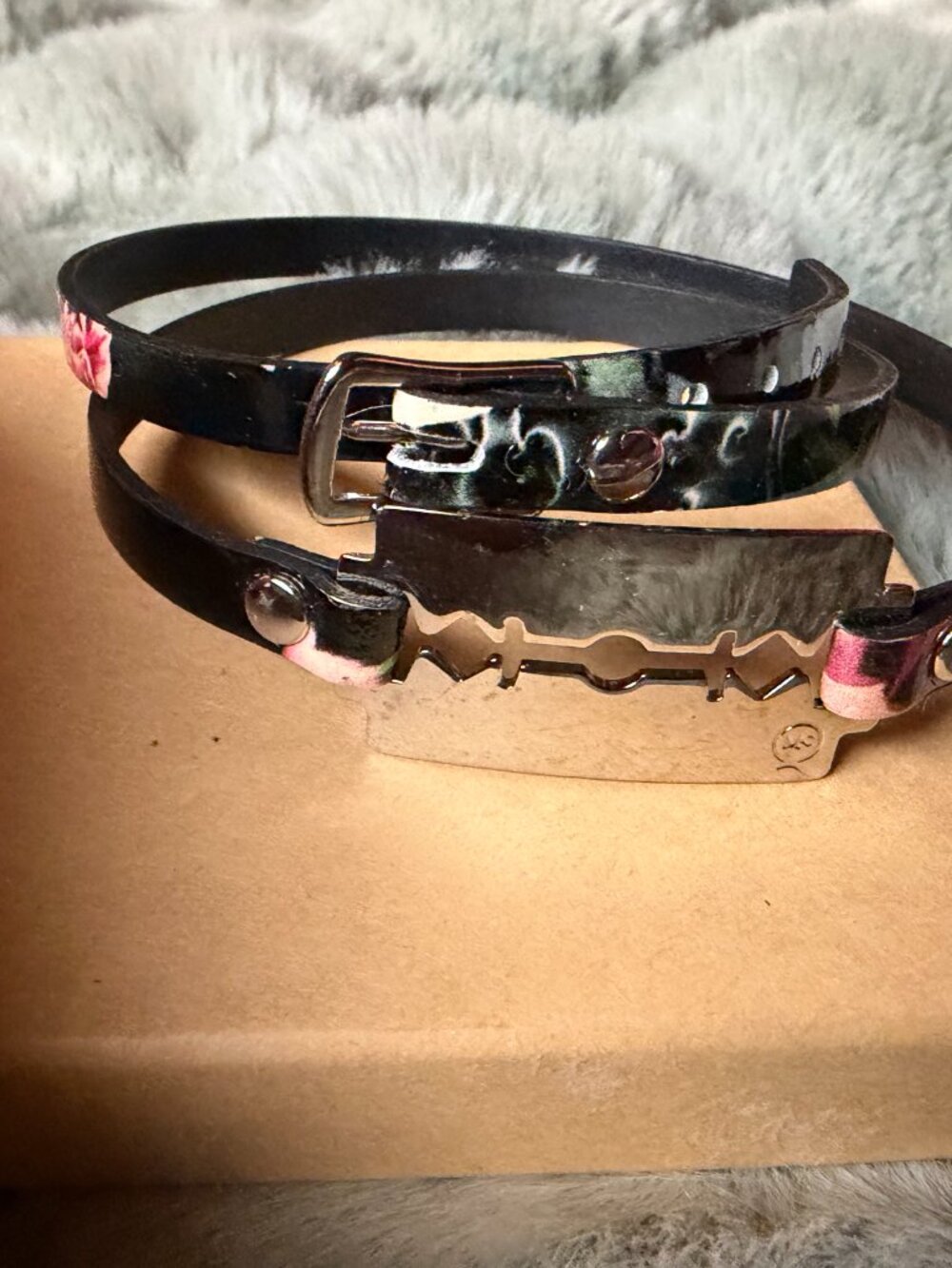 McQ Alexander McQueen Floral Razor-Blade Wrap Bracelet - Picture 9 of 10
